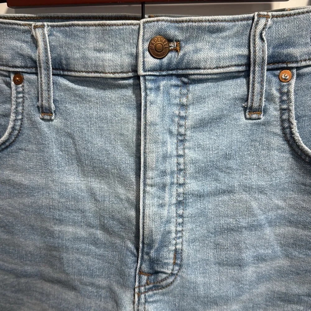 Madewell High Rise Denim Shorts Light Wash Distressed Size 31